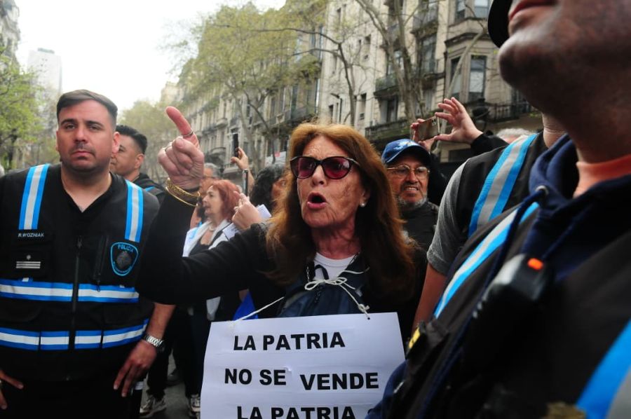 La izquierda se movilizó este sábado contra el gobierno de Javier Milei.