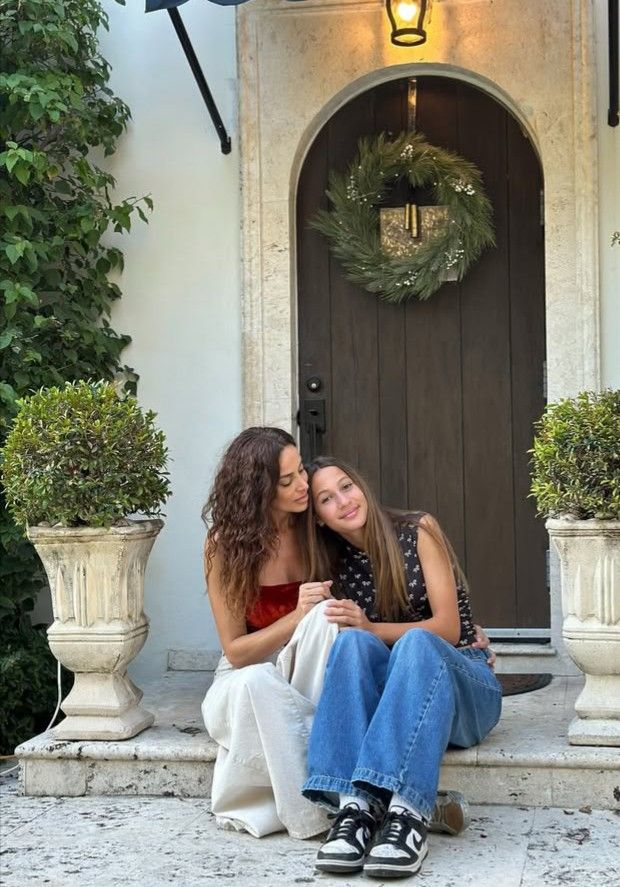 Débora Bello y su hija Nina