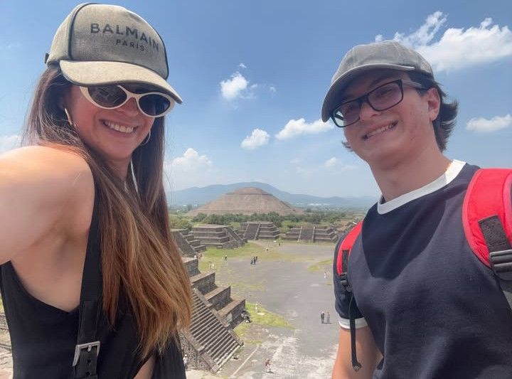 Elba Marcovecchio junto a su hijo Valentino en México