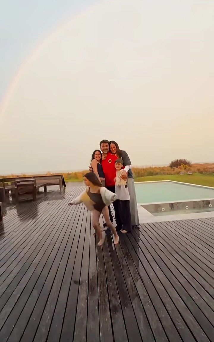 Paula Chaves con Pedro Alfonso y sus hijos