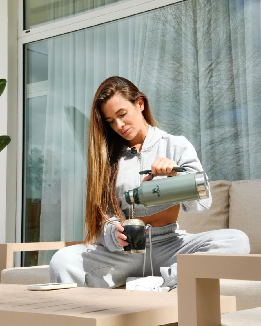 Cami Homs transformó su jardín