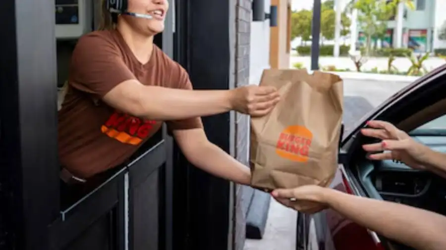 Empleados locales comida rápida
