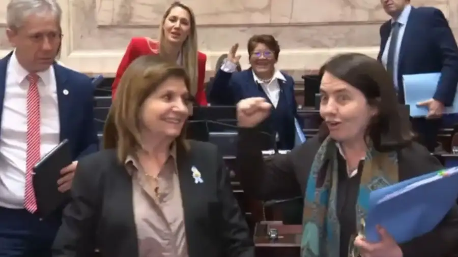Carmen Álvarez Rivero festeja la votación de Zona Frías