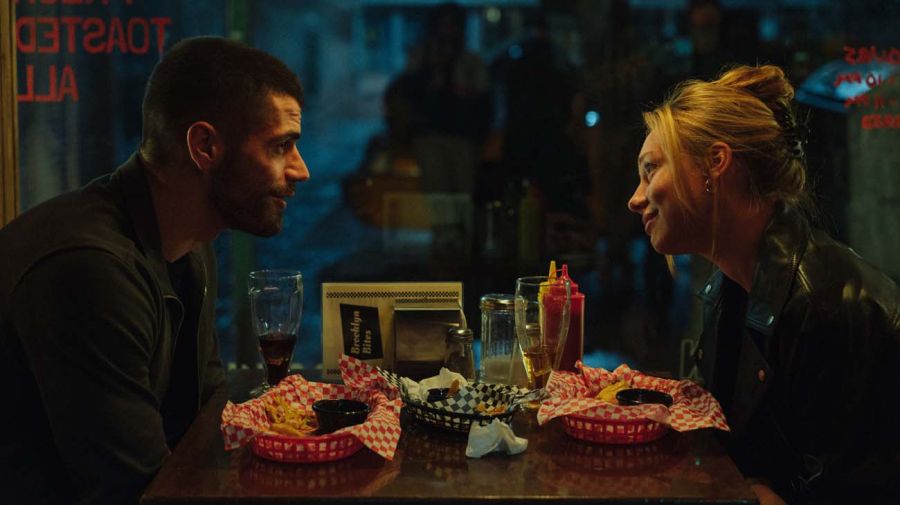 La adaptación de Culpables y enfrentados llega a la pantalla con Ester Expósito y Hugo García como protagonistas.