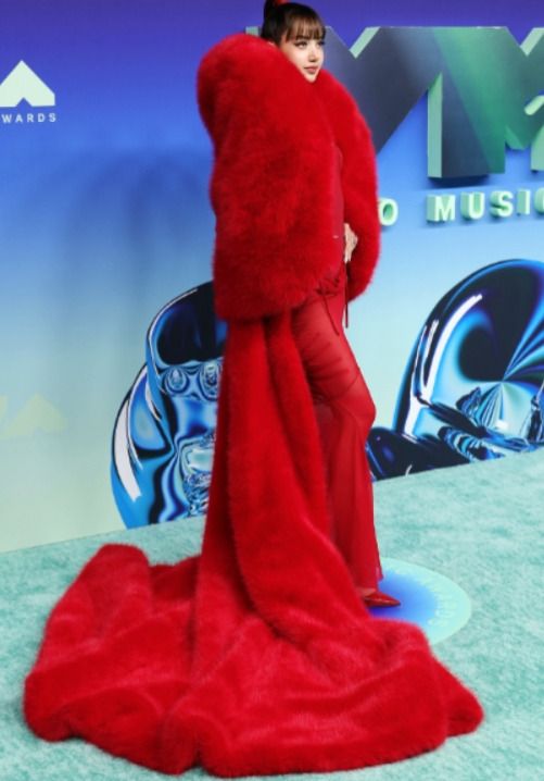 Lisa asiste a los MTV Video Music Awards en el Peacock Theater de Los Ángeles, California, el 27 de septiembre de 2026