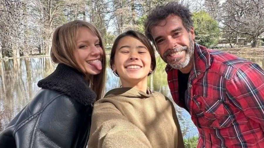 Nicolás Cabré y su familia