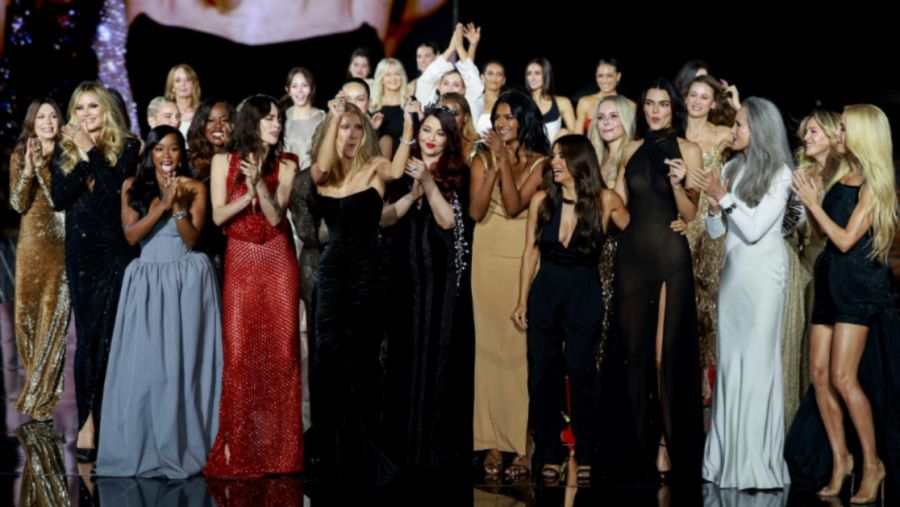 Céline Dion deslumbra en la Semana de la Moda de París