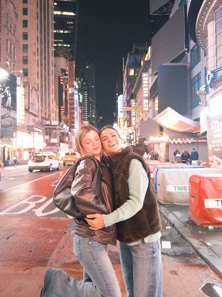 Agustina Cherri y Muna Pauls en Nueva York