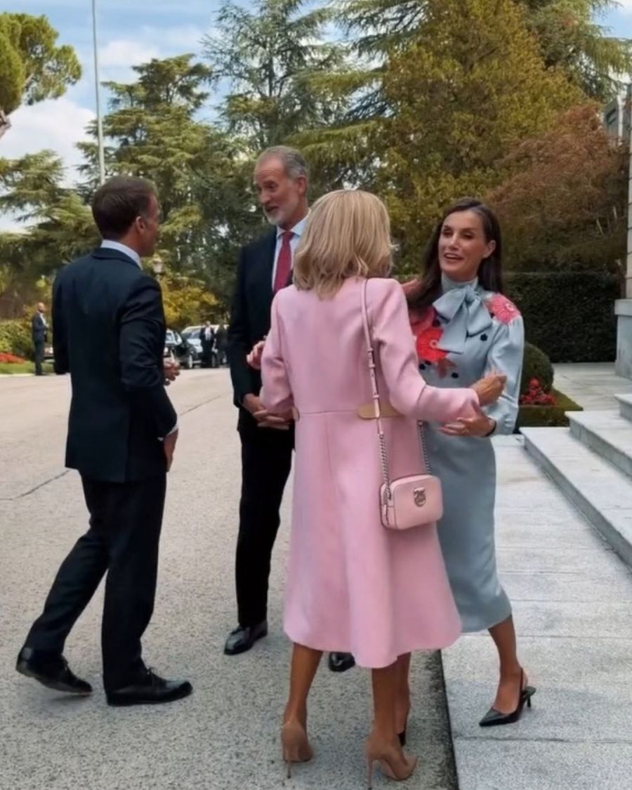 El look de Letizia Ortiz para recibir a Emmanuel y Brigitte Macron en España