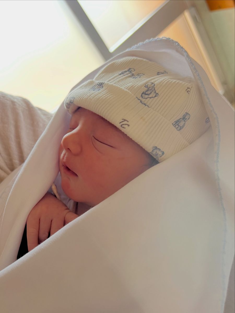 Matías Soulé junto a Bautista, su primer hijo