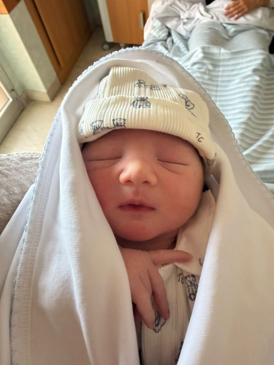 Matías Soulé junto a Bautista, su primer hijo