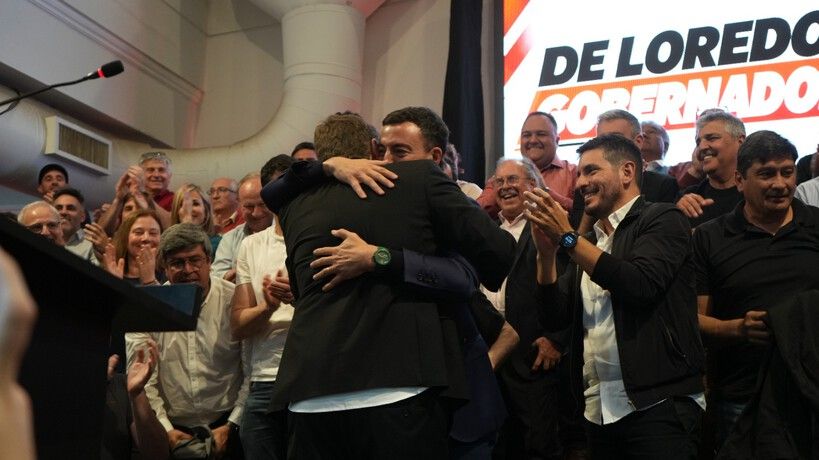Abrazo entre Gvozdenovich y De Loredo