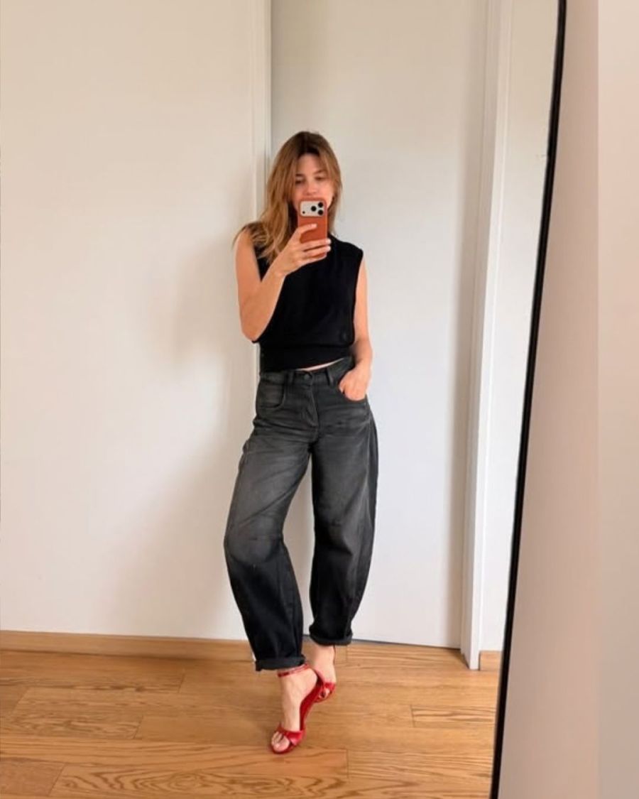 Marcela Kloosterboer impone el look casual red