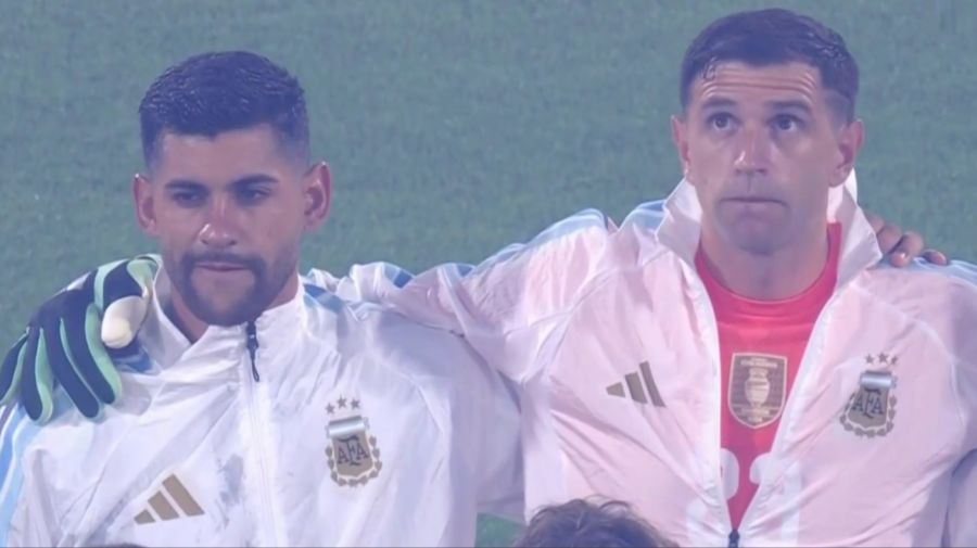 Cuti Romero y Dibu Martínez