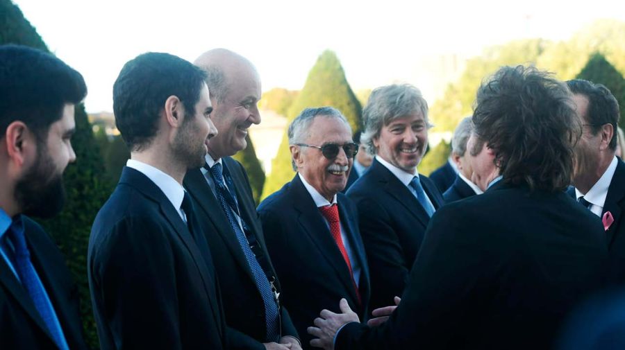 Javier Milei y la comitiva argentina en Paris