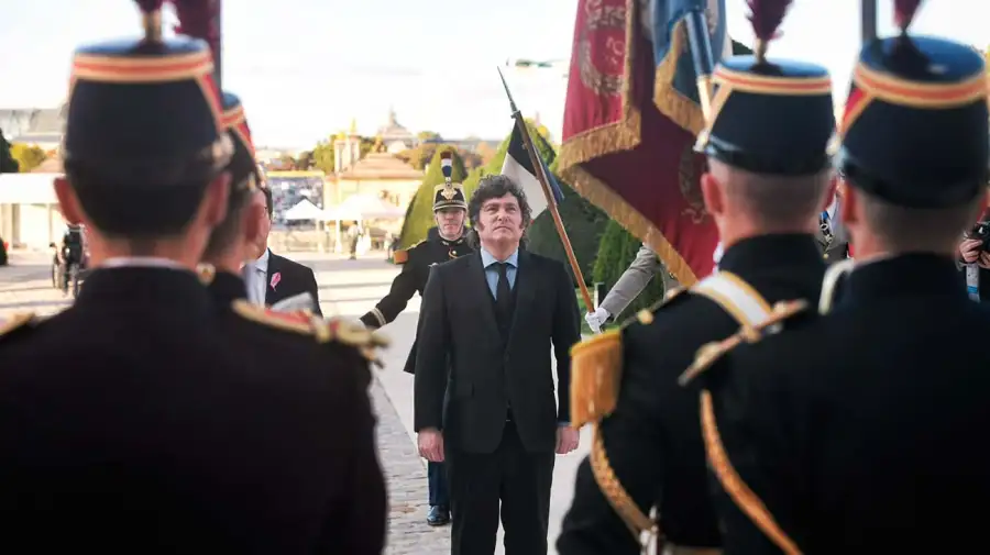 Javier Milei y la comitiva argentina en Paris
