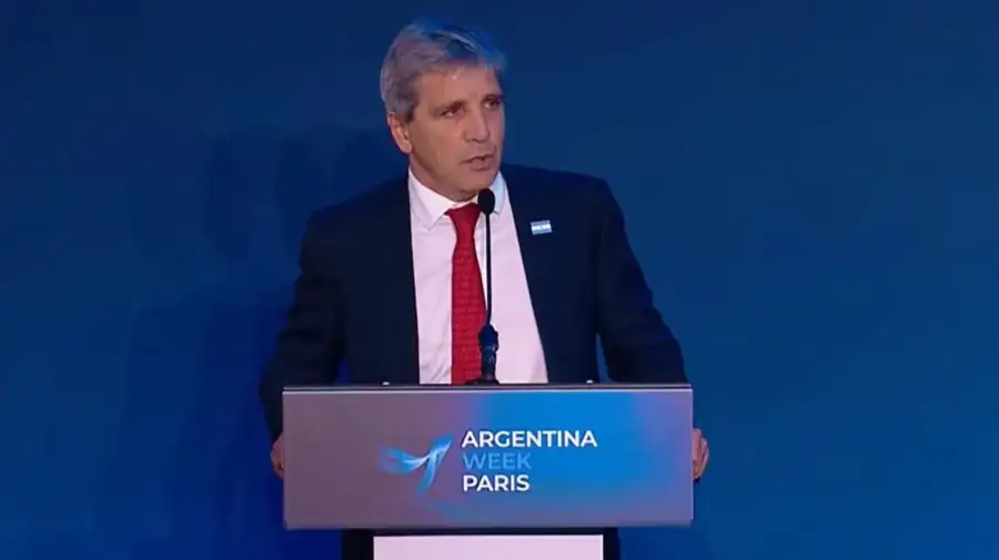 Luis Caputo en la apertura del Argentina Week París