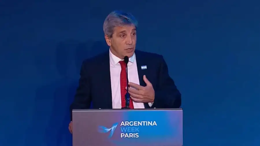 Luis Caputo en la apertura del Argentina Week París
