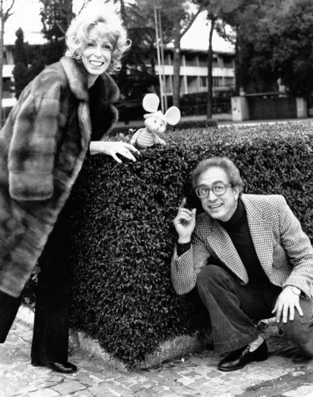 Maria Perego y Peppino Mazzullo junto al Topo Gigio