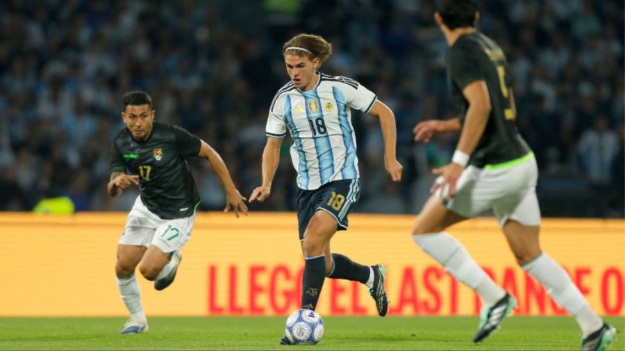 Nico Paz en Argentina vs Bolivia
