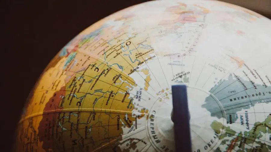 La Tierra “resbaló” sobre su eje al menos cuatro veces y cambió el clima del planeta
