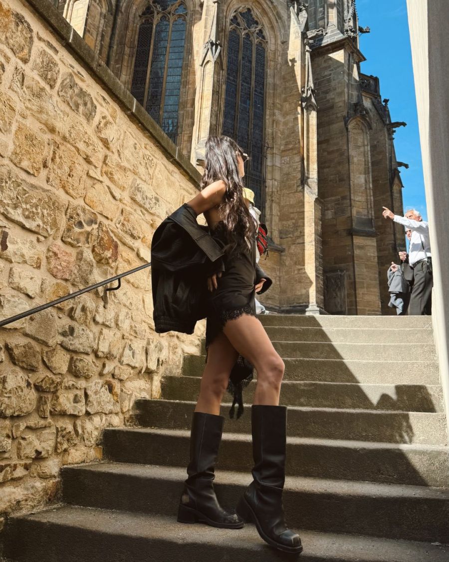 Los mejores looks de Emily Lucius durante su luna de miel en Praga