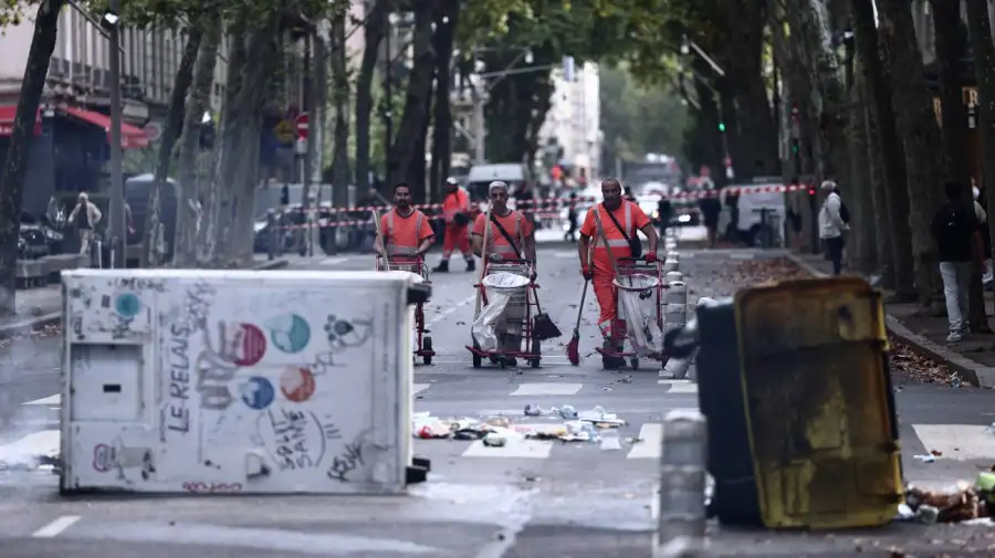 Protestas estudiantiles en la plaza de la Nation, en París