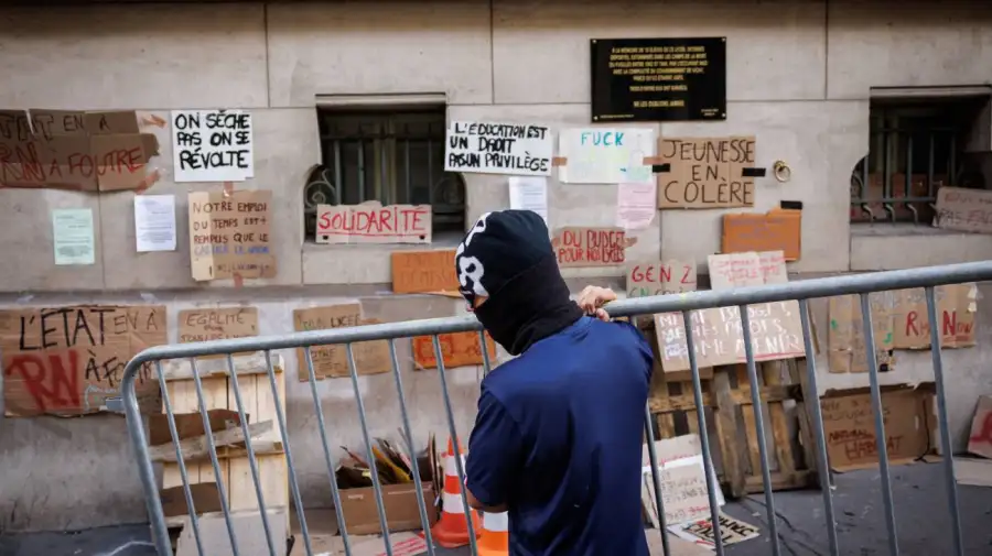 Protestas estudiantiles en la plaza de la Nation, en París