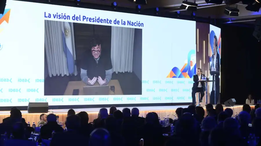 Atrasado. La mayoría de los asistentes plantean que el tipo de cambio actual se encuentra 20% por detrás de su cotización.