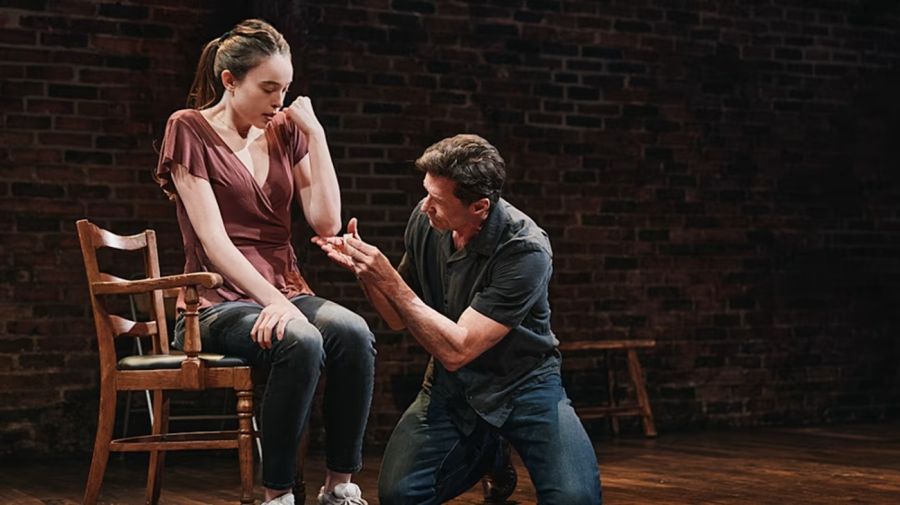 Hugh Jackman y Ella Beatty en Sexual Misconduct of the Middle Classes, en off Broadway