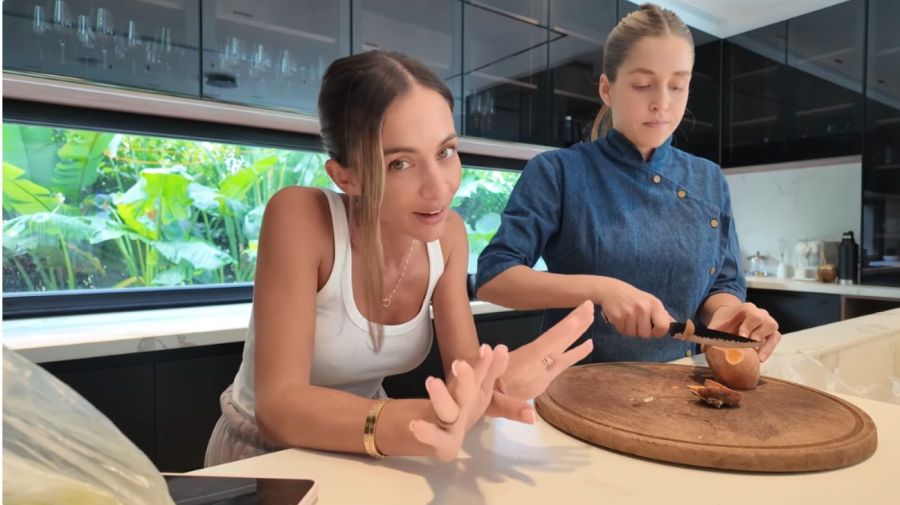 Nicolás Tagliafico y Caro Calvagni en su casa de Argentina