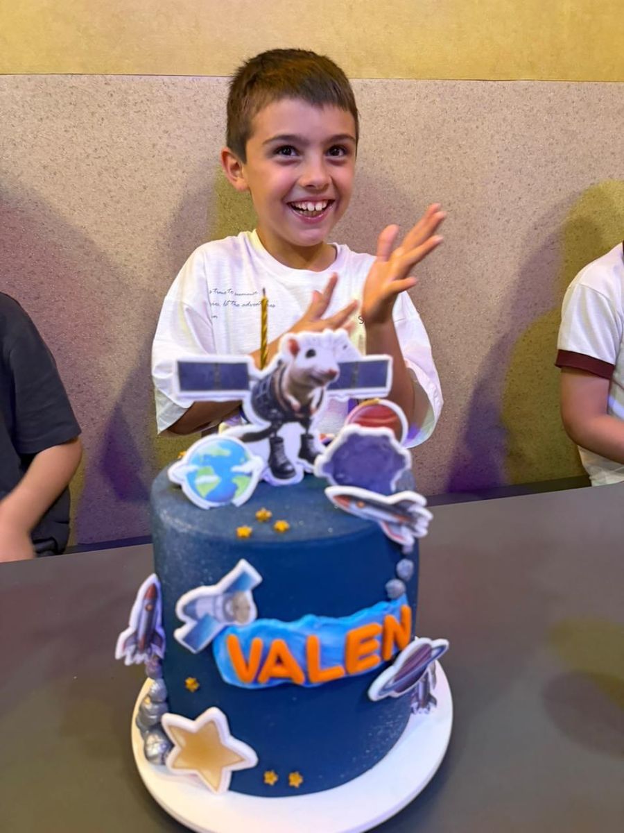 Así está hoy Valentín, el hijo de Lourdes Sánchez y el Chato Prada