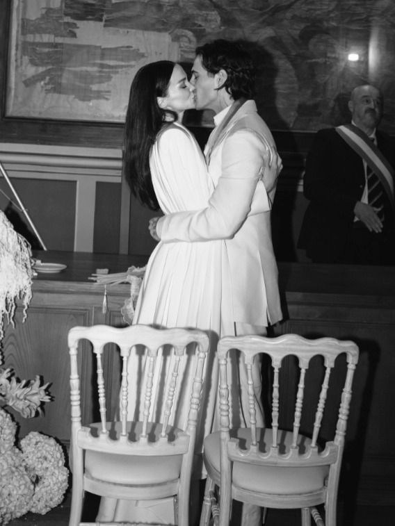 Damiano David y Dove Cameron casados
