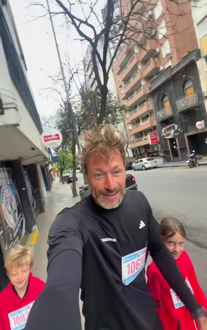 José Meolans junto a sus hijos Felicitas y Lautaro