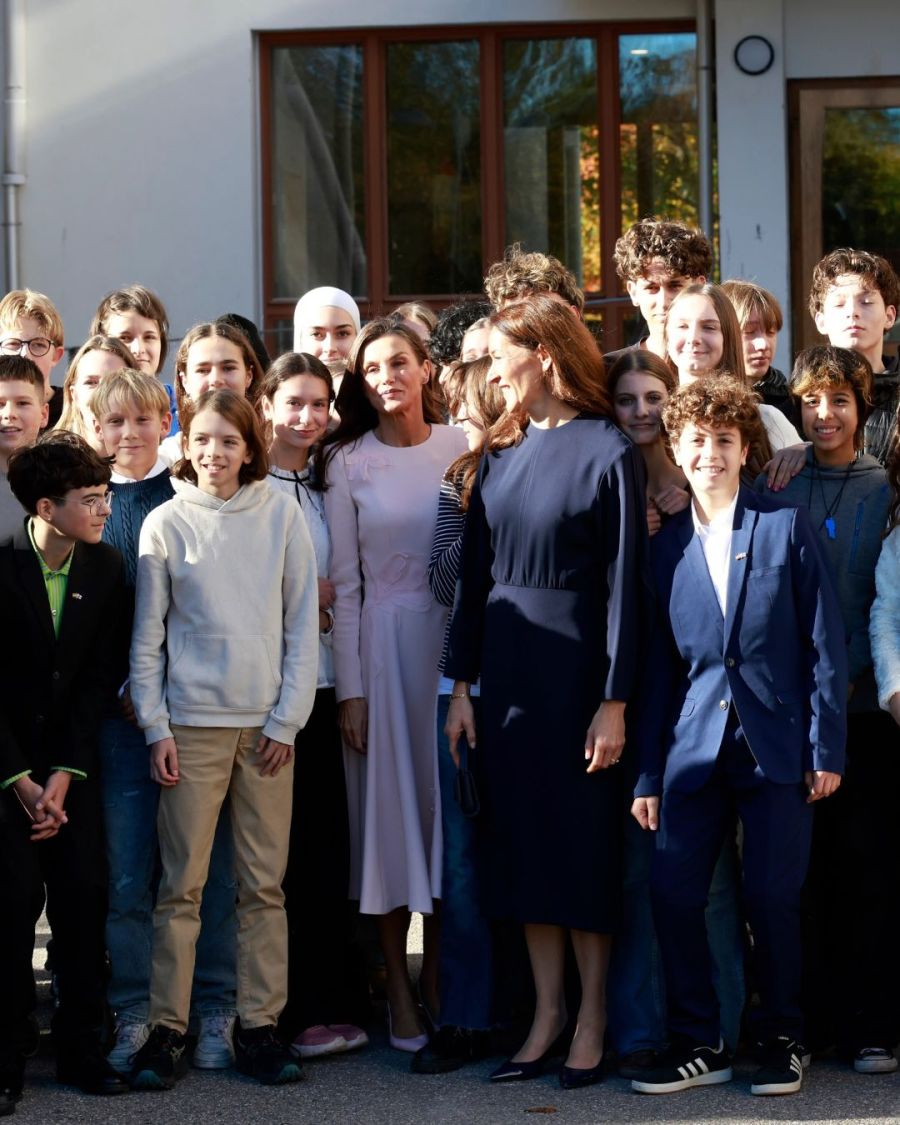 El look de Letizia Ortiz en su llegada a Finlandia