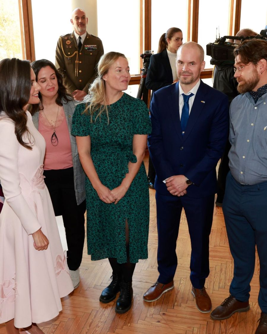 El look de Letizia Ortiz en su llegada a Finlandia