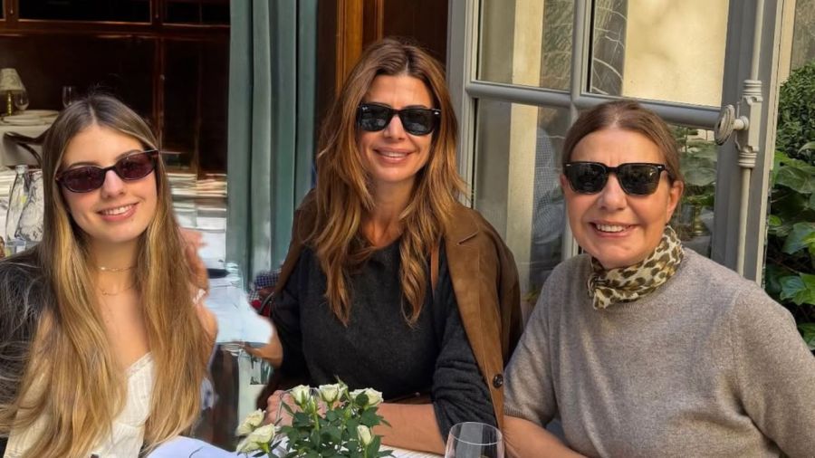 Juliana Awada disfruta de París en familia: las fotos junto a su hermana Zoraida y su hija Antonia