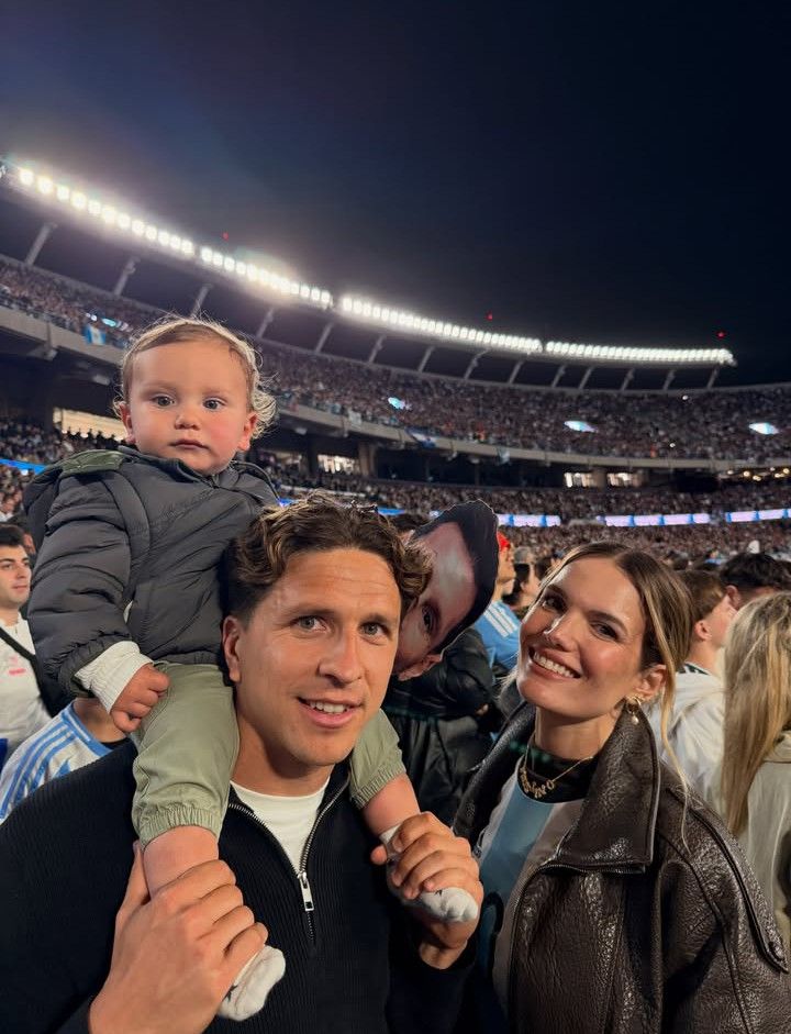 Eva Bargiela con Gianluca Simeone y su hijo Faustino