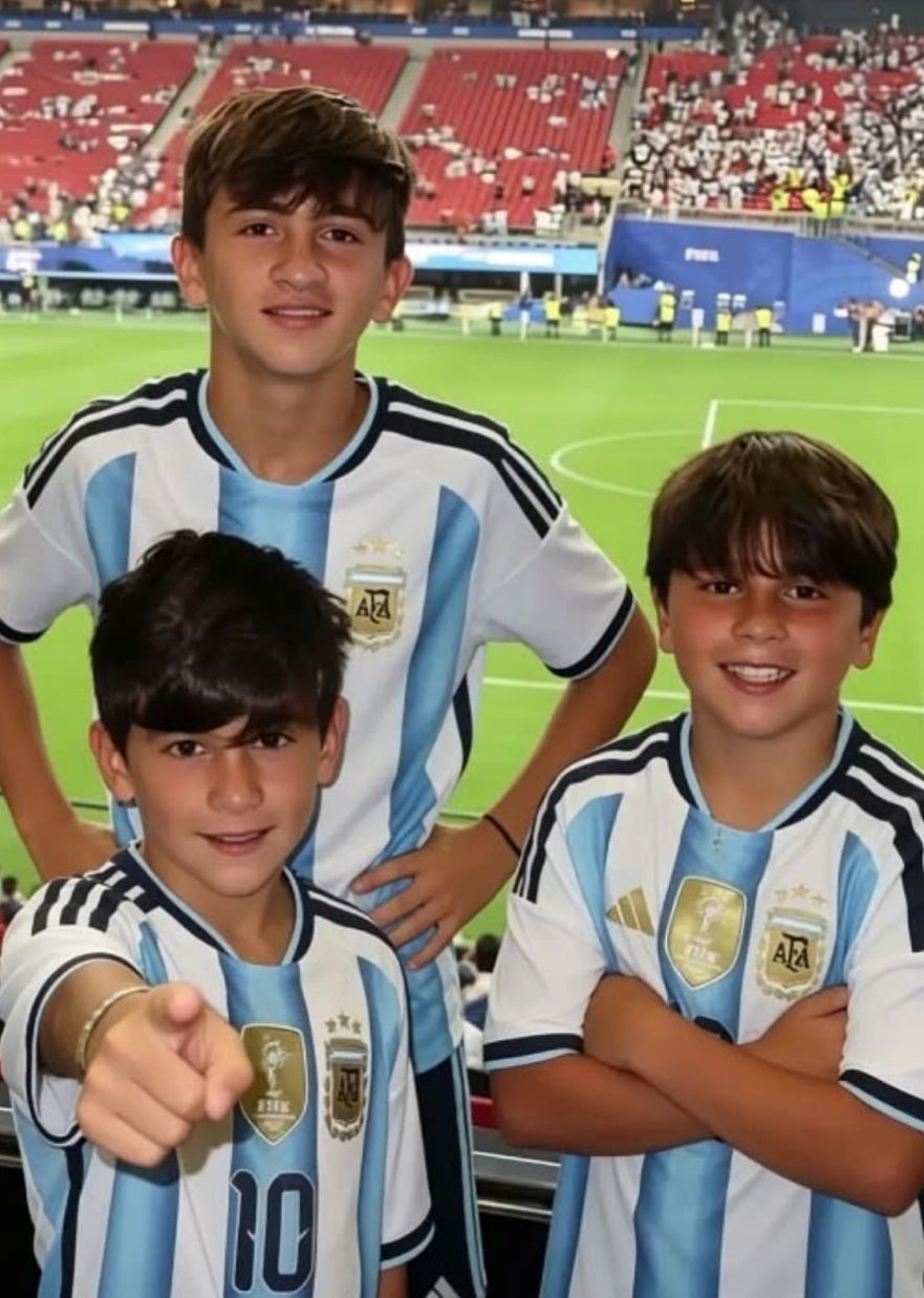 Lionel Messi y sus tres hijos, Thiago, Mateo y Ciro
