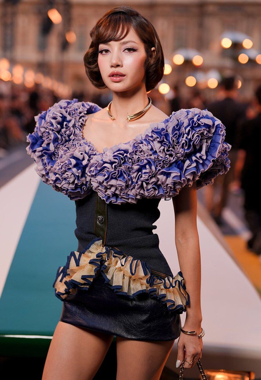 Lisa en el desfile de Louis Vuitton primavera-verano 2027 de Nicolas Ghesquiere durante el cierre de la Semana de la Moda de París