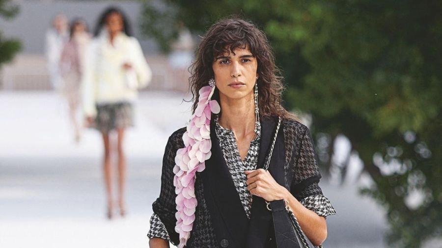 Mica Argañaraz en el París Fashion Week