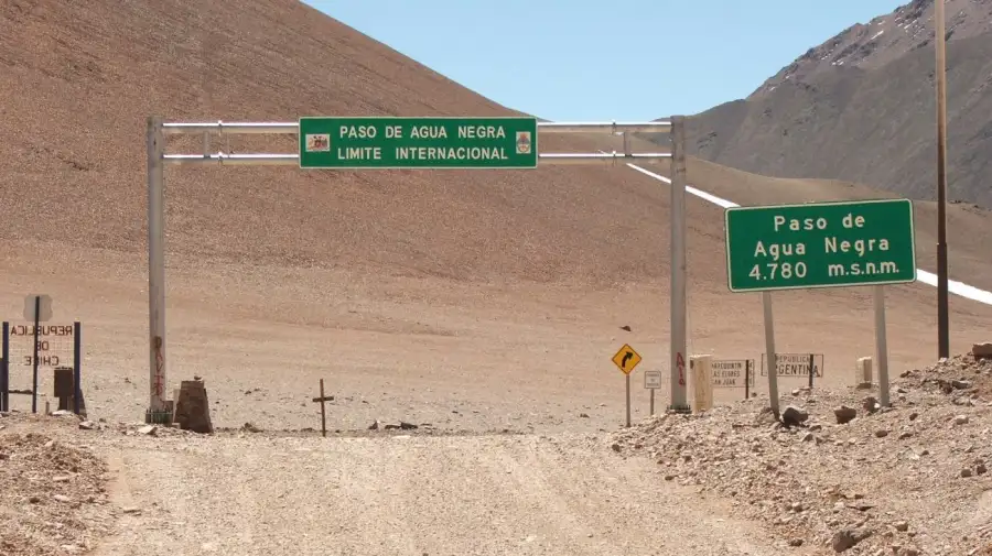 Paso internacional agua negra
