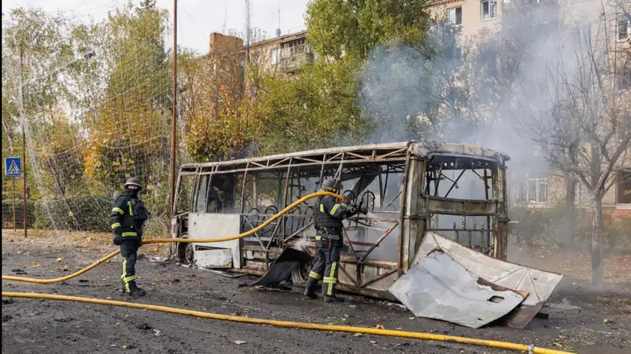 Ataques rusos impactaron a buses civiles: al menos 33 muertos y decenas de heridos.