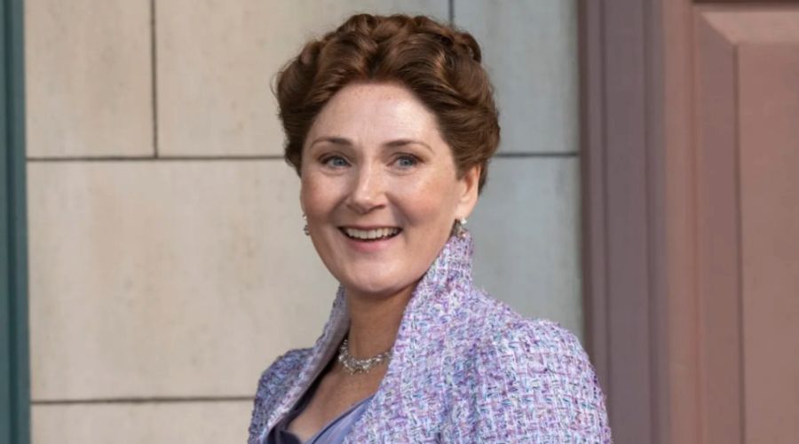 Ruth Gemmell como Lady Violet en la cuarta temporada de Bridgerton