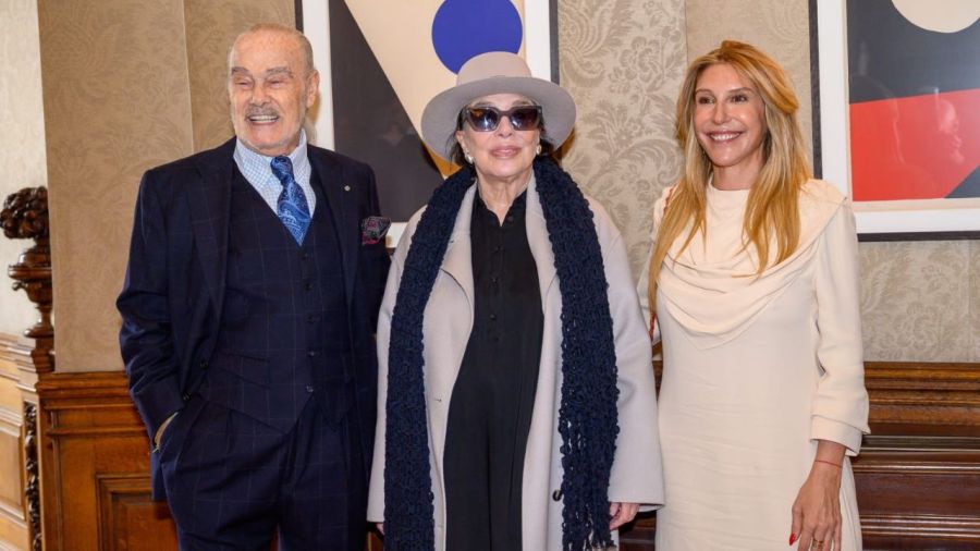 Amalia Amoedo en la Embajada de Francia