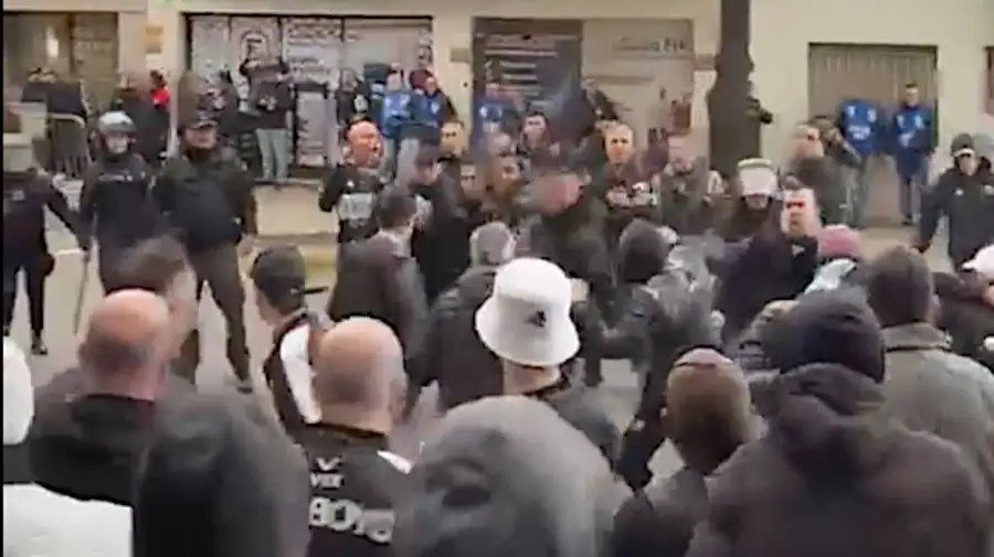 La policía y la barra de All Boys 12102026