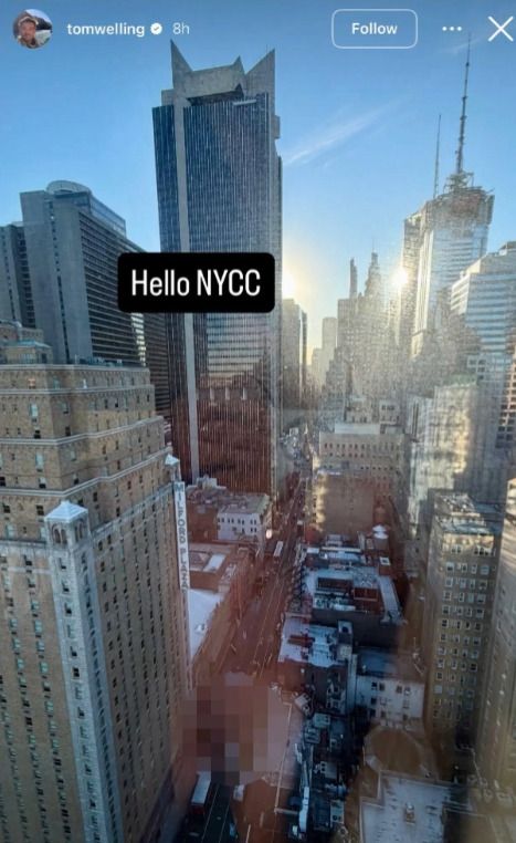 Tom Welling compartió una foto de Nueva York en su historia de Instagram sin darse cuenta de que el reflejo en la habitación del hotel lo mostraba desnudo