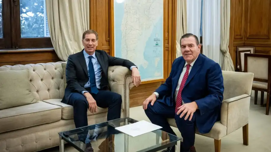 El jefe de Gabinete coordinó políticas de seguridad en Casa Rosada con el intendente de Mar del Plata, Guillermo Montenegro, tras concretarse el regreso del dirigente del PRO al municipio