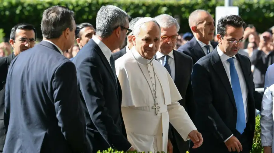 El papa León XIV llega al Hospital Universitario Gemelli en Roma