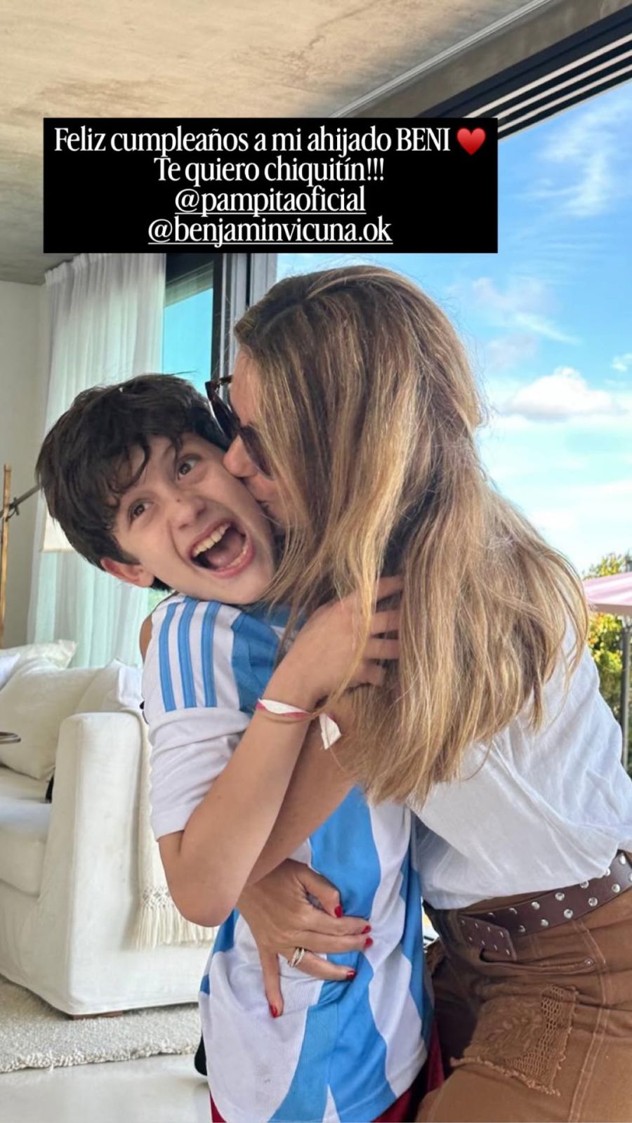 Pampita y Benicio Vicuña 